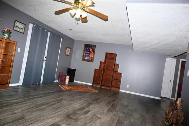 $405,000 | 10130 West 2400th Road, Fontana, KS 66026