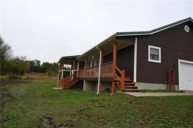 $405,000 | 10130 West 2400th Road, Fontana, KS 66026