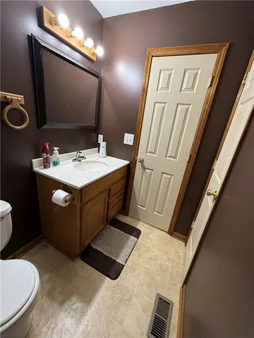 $405,000 | 10130 West 2400th Road, Fontana, KS 66026