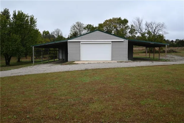 $405,000 | 10130 West 2400th Road, Fontana, KS 66026