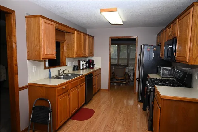 $405,000 | 10130 West 2400th Road, Fontana, KS 66026