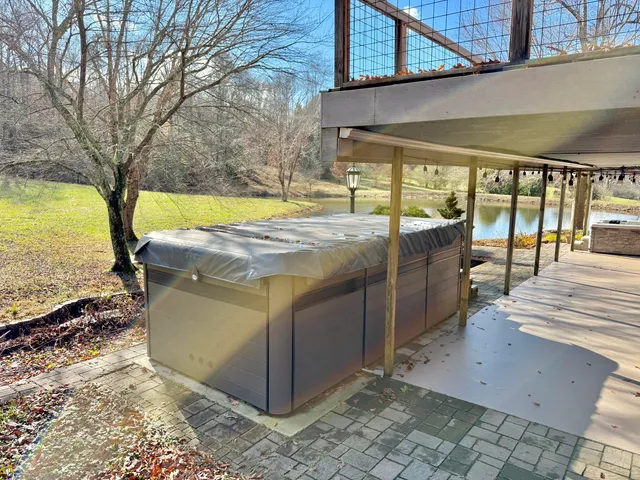 $1,250,000 | 6461 Highway 30, Decatur, TN 37322