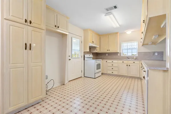 $999,000 | 664 Farm To Market Road 182, Valley Mills, TX 76689