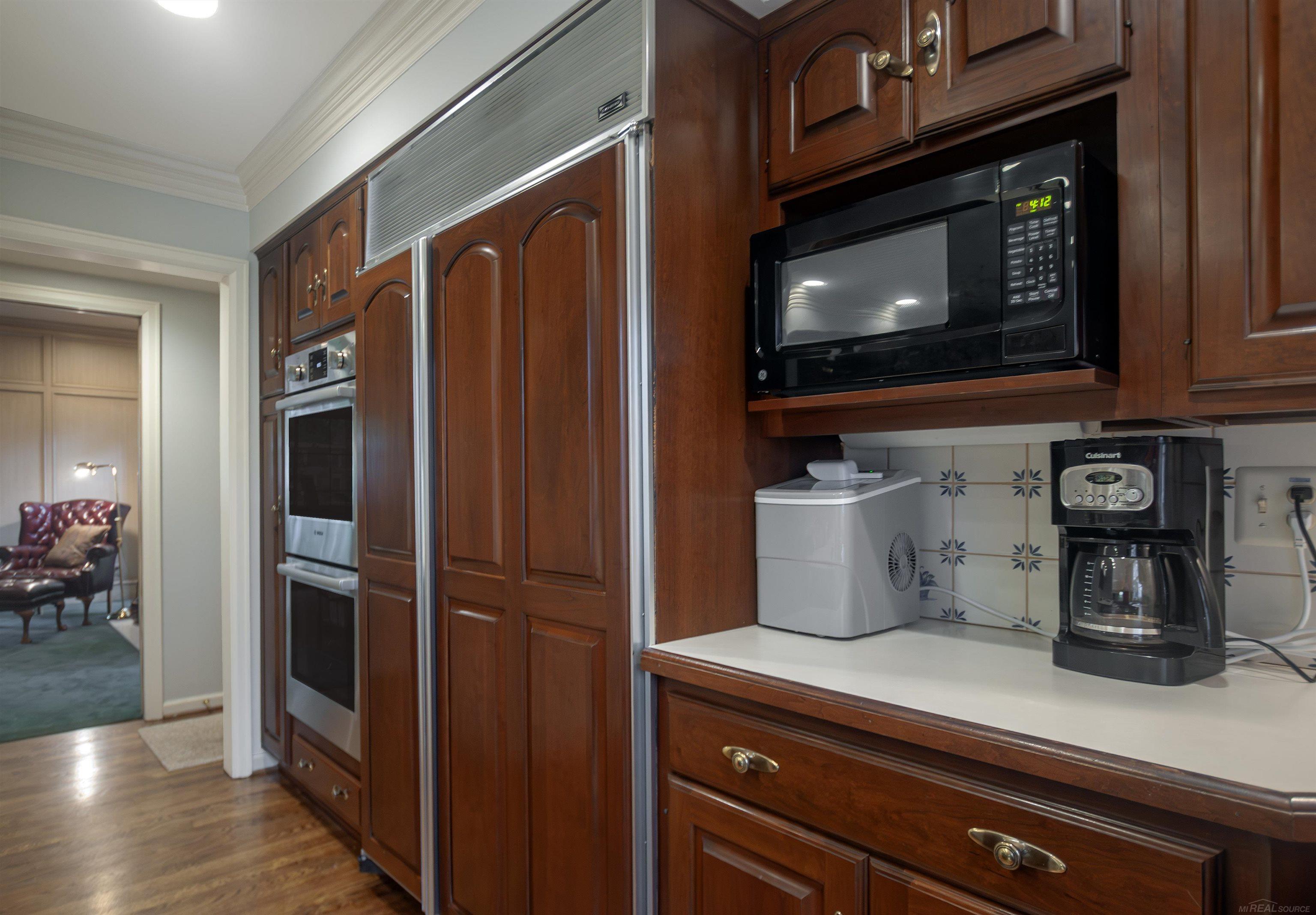 570 Oxford Road Grosse Pointe Woods, MI 48236 - Photo 33 of 99