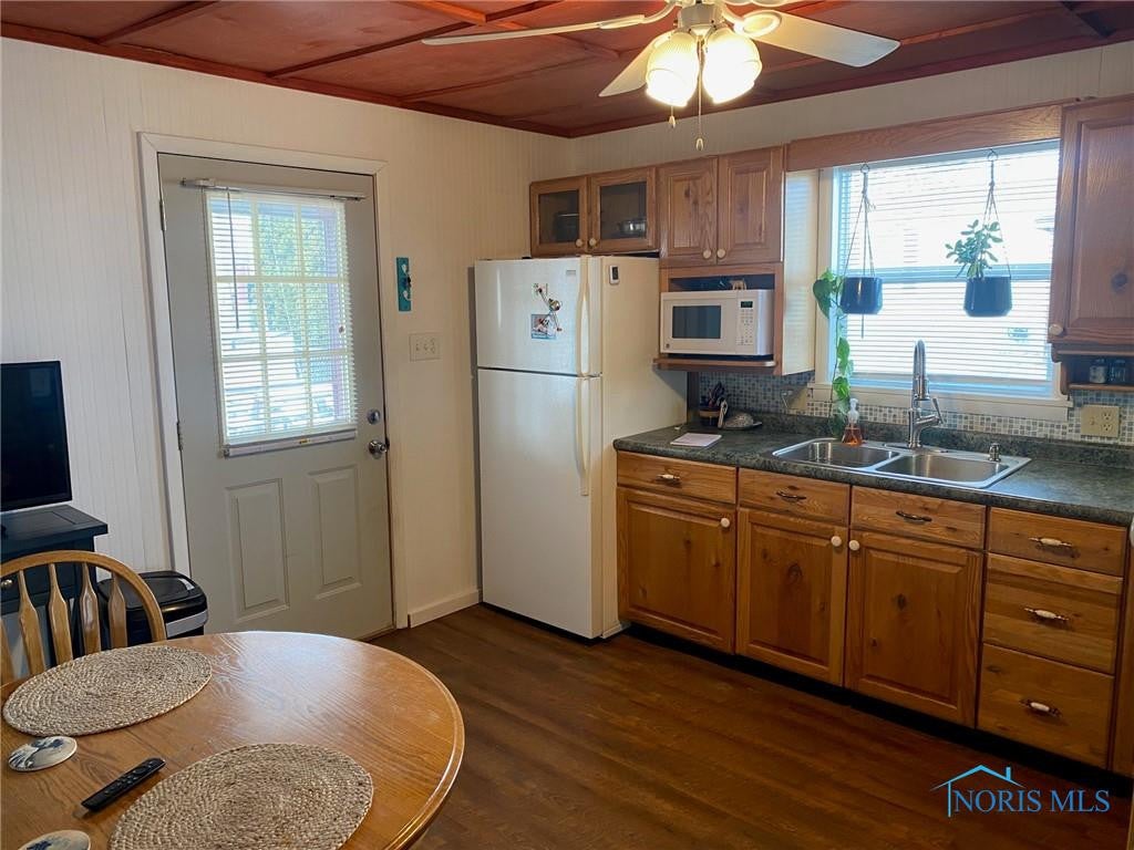 550 South Schau Road, Unit 48 Port Clinton, OH 43452 - Photo 3 of 8 Gallery Image 3