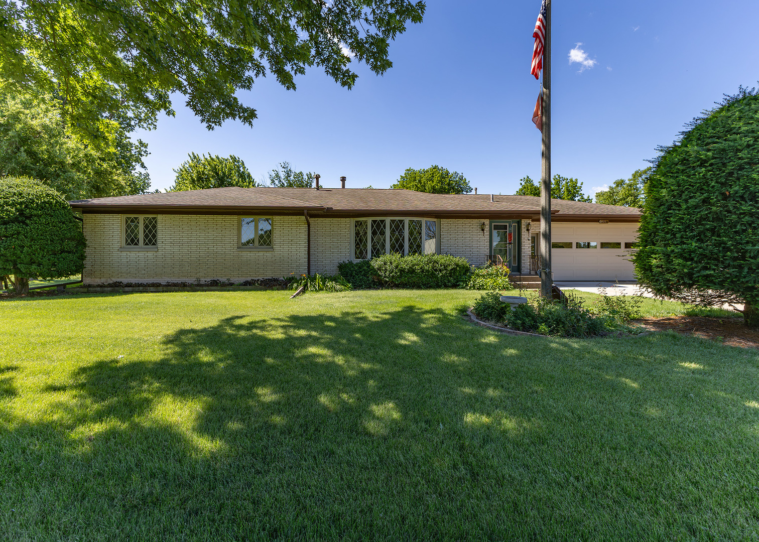 17028 Hubbard Road East Moline, IL 61244 - Photo 2 of 37