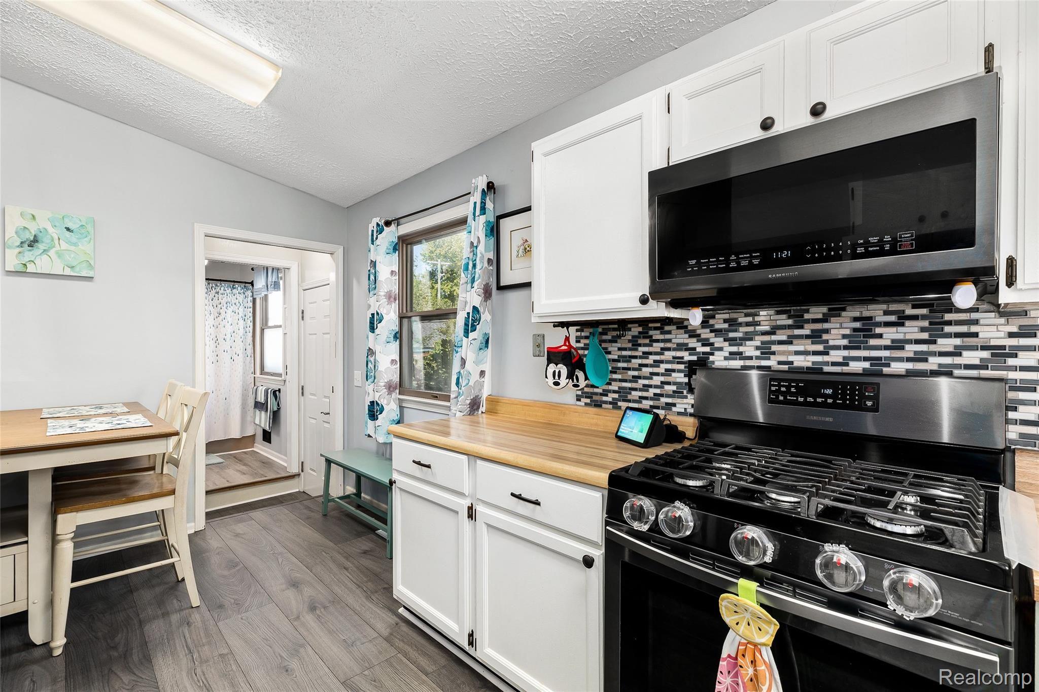 212 Riviera Terrace Waterford, MI 48328 - Photo 14 of 33 14.Kitchen