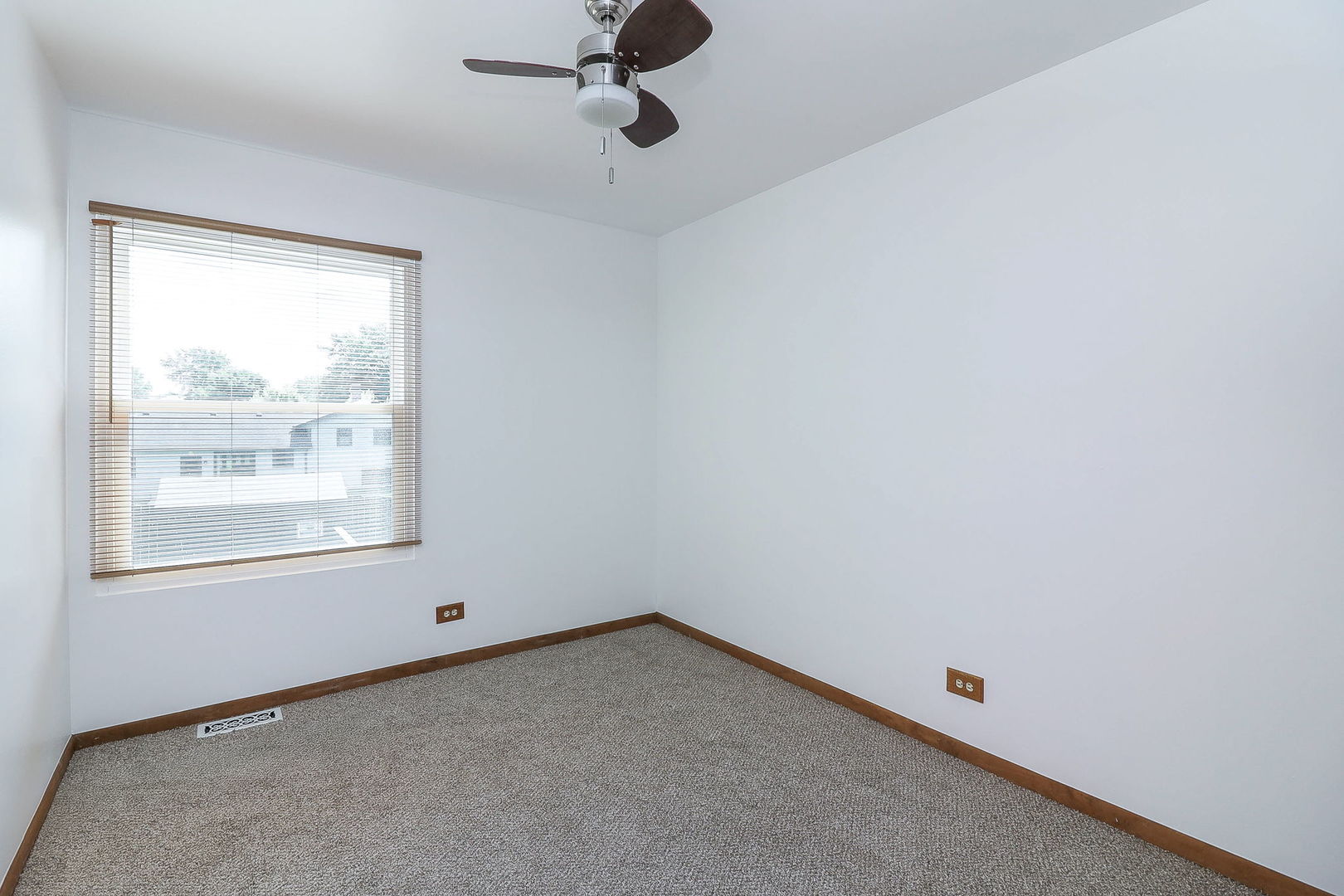 57 Lockman Circle Elgin, IL 60123 - Photo 14 of 25 Gallery Image 14