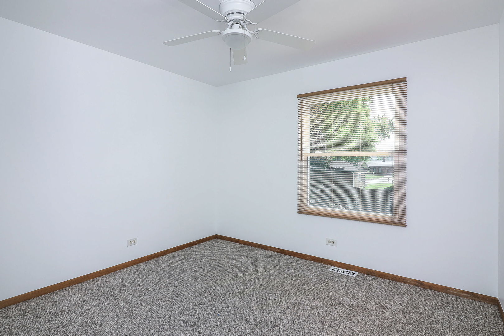 57 Lockman Circle Elgin, IL 60123 - Photo 15 of 25 Gallery Image 15
