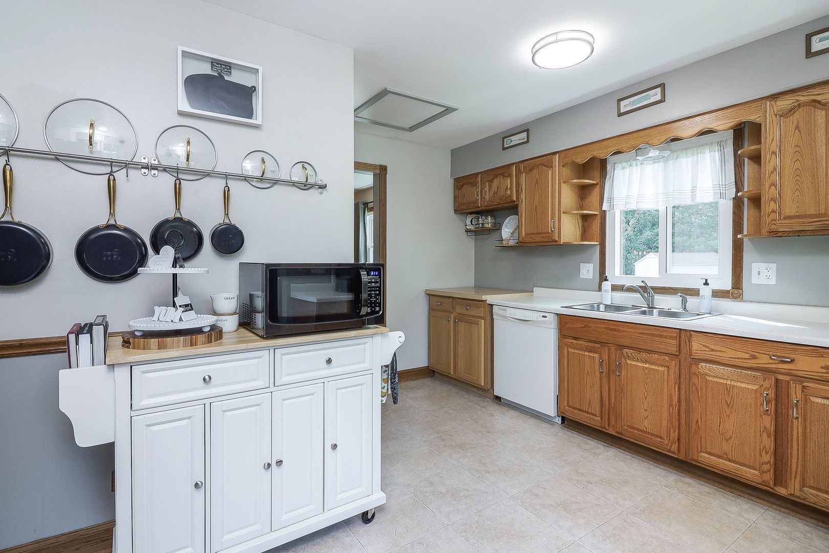57 Lockman Circle Elgin, IL 60123 - Photo 8 of 25 Gallery Image 8