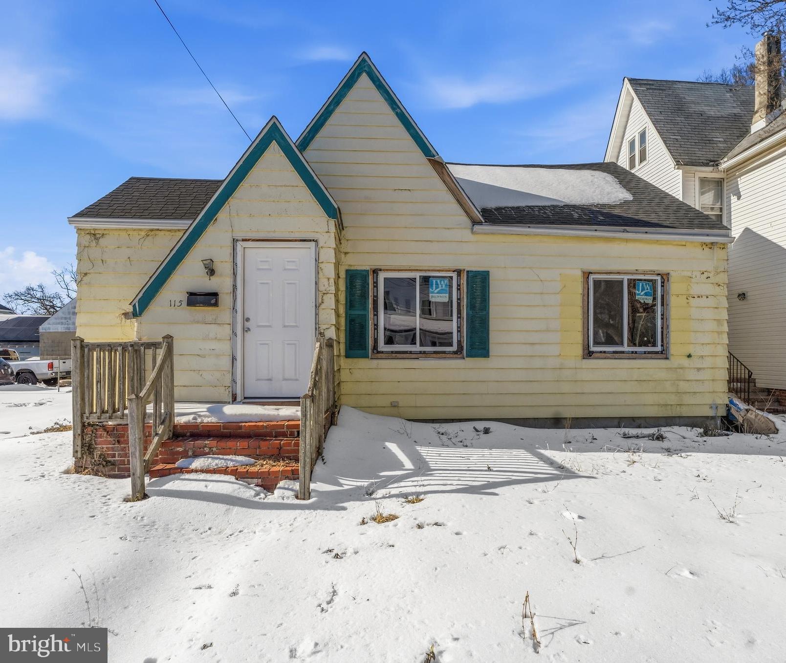 115 8th Street Salem, NJ 08079 - Photo 1 of 20 a front view of a house