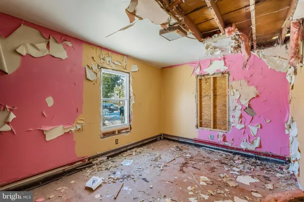 a bathroom with a toilet and a shower curtain