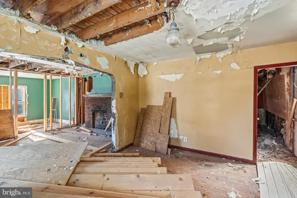 a view of an outdoor space