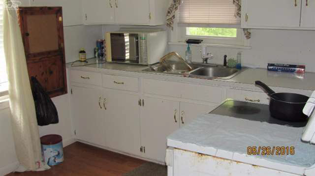2308 Miller Road Flint, MI 48503 - Photo 14 of 18 21176437-13.JPG