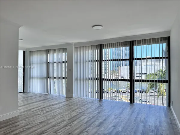 $2,350 | 800 Parkview Drive, Unit 522, Hallandale Beach, FL 33009