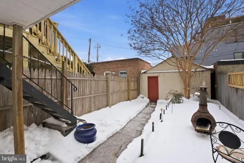a view of entryway and hall