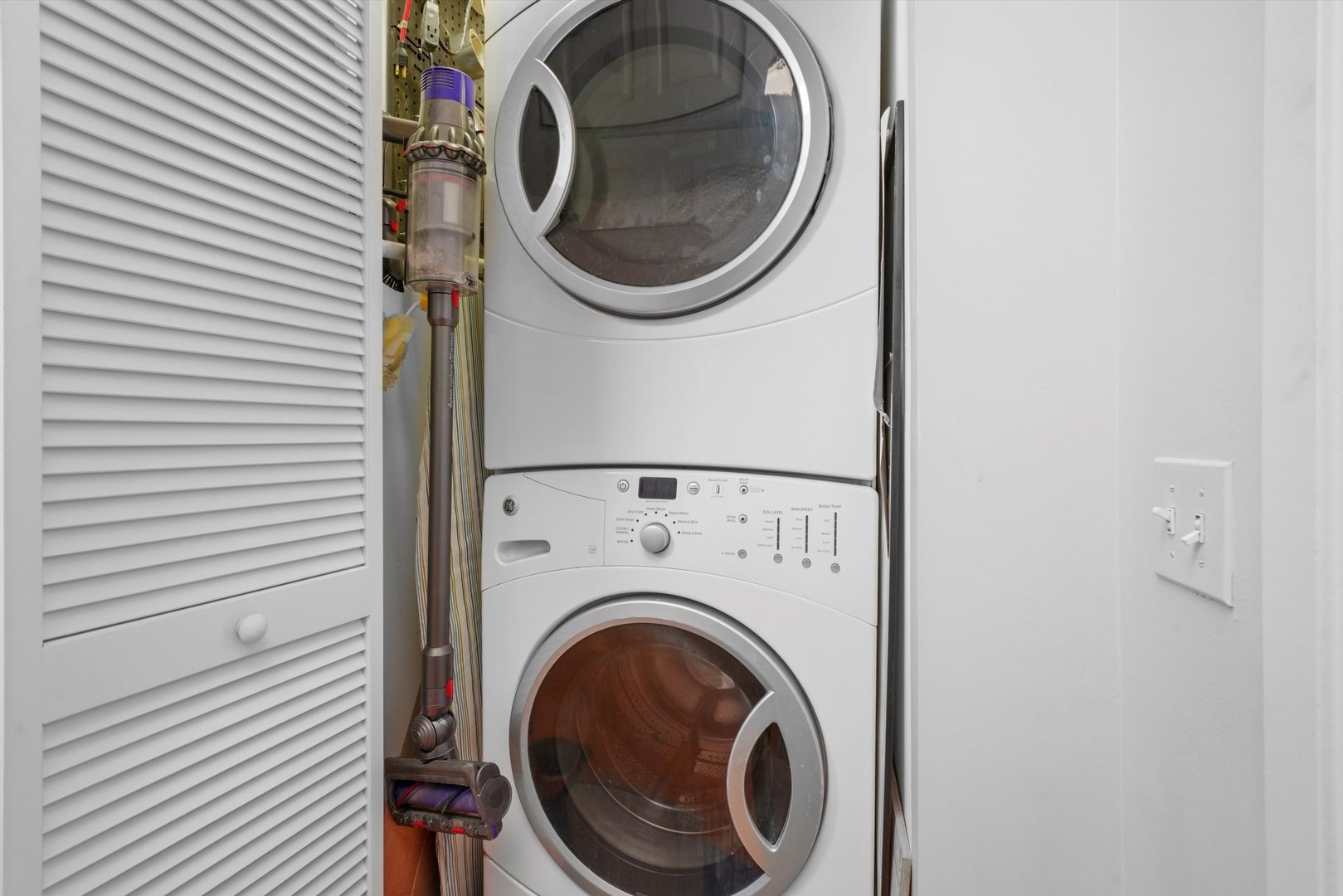 437 West Division Street, Unit 812 Chicago, IL 60610 - Photo 8 of 11 a close up view of a washer and dryer