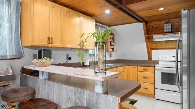 $585,000 | 658 Winding Brook Lane, Califon, NJ 07830