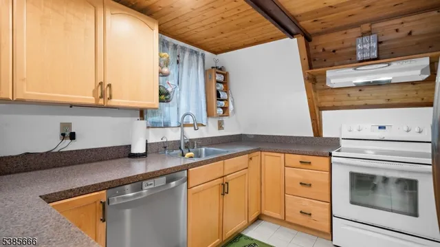 $585,000 | 658 Winding Brook Lane, Califon, NJ 07830