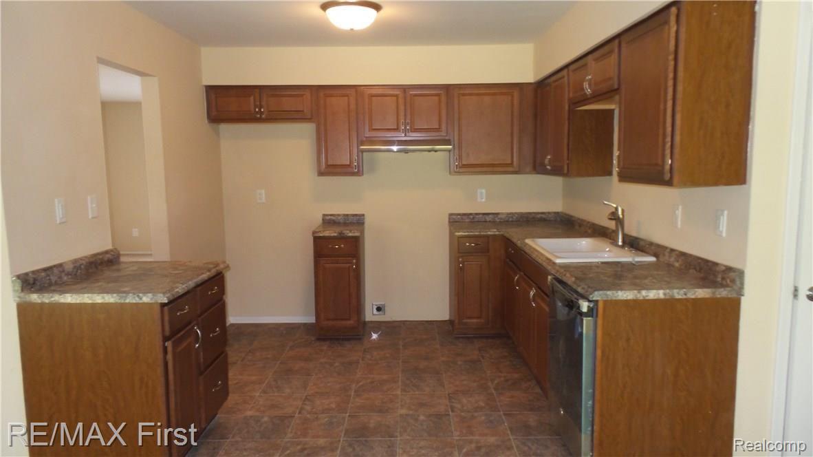 35333 Rockingham Drive Sterling Heights, MI 48310 - Photo 13 of 39 20170612_111234.jpg