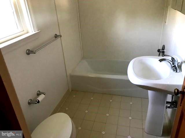 3103 Dunglow Road Baltimore, MD 21222 - Photo 14 of 29 Bath