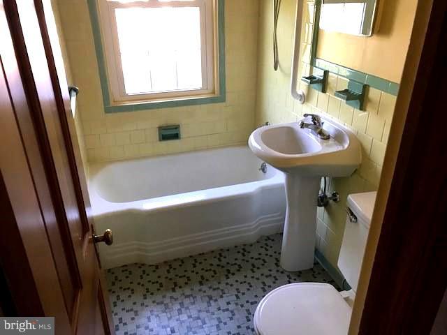 3103 Dunglow Road Baltimore, MD 21222 - Photo 15 of 29 Bath