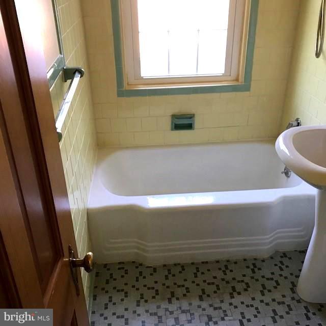 3103 Dunglow Road Baltimore, MD 21222 - Photo 7 of 29 Bath
