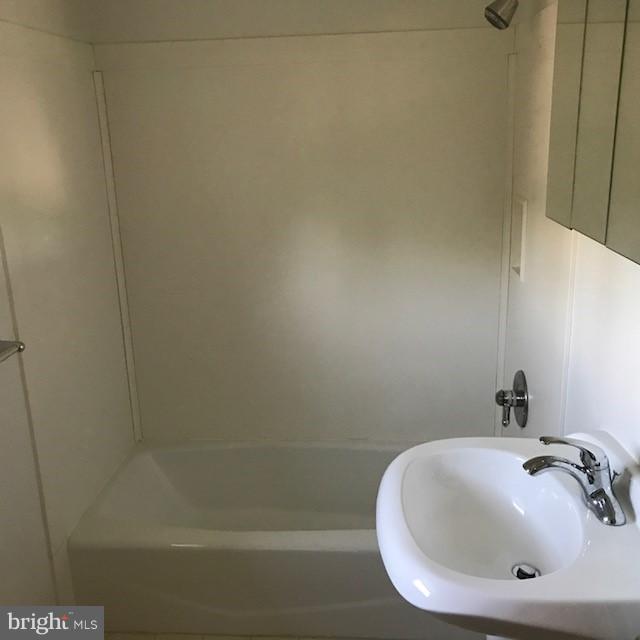 3103 Dunglow Road Baltimore, MD 21222 - Photo 8 of 29 Bath