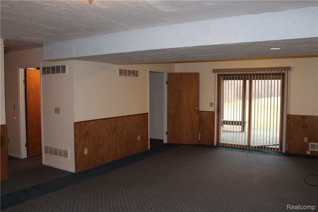 2447 Rochester Court Troy, MI 48083 - Photo 12 of 18 IMG_0082.jpg