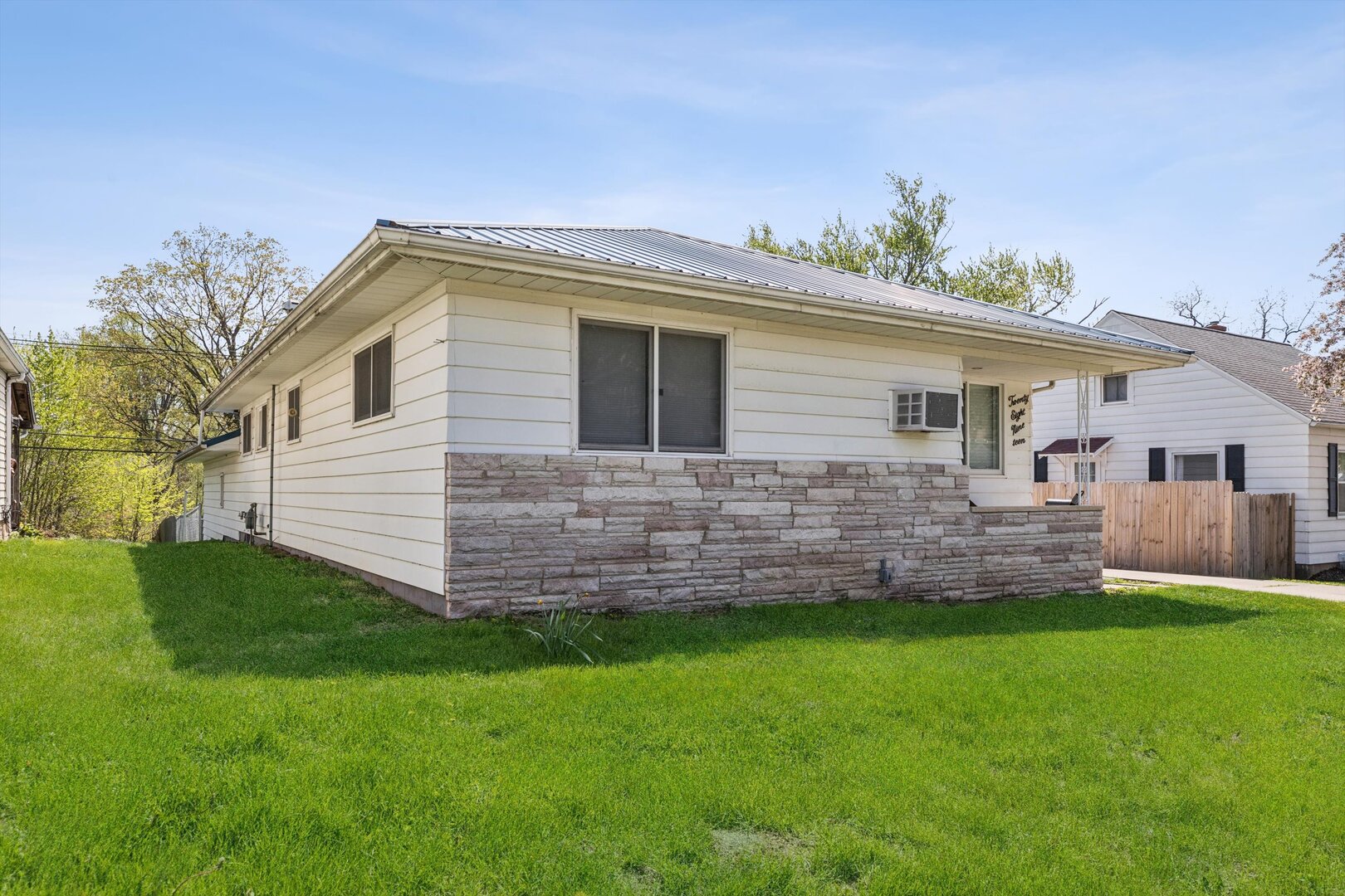 2819 North 3rd Street Clinton, IA 52732 - Photo 3 of 31 Gallery Image 3