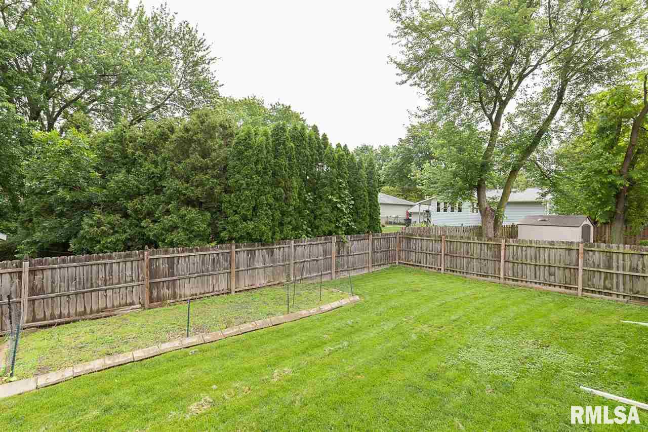 5523 Oakbrook Road Davenport, IA 52806 - Photo 13 of 14 Gallery Image 13