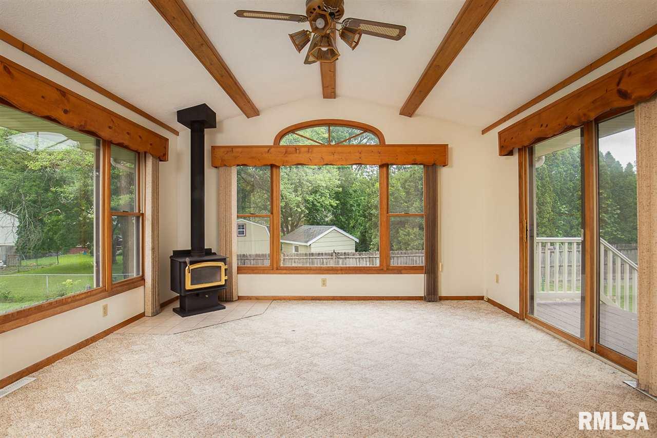 5523 Oakbrook Road Davenport, IA 52806 - Photo 4 of 14 Gallery Image 4