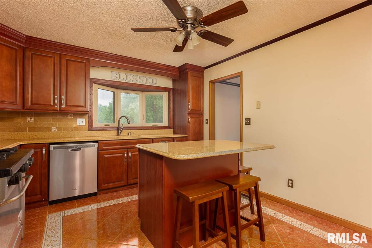 5523 Oakbrook Road Davenport, IA 52806 - Photo 5 of 14 Gallery Image 5