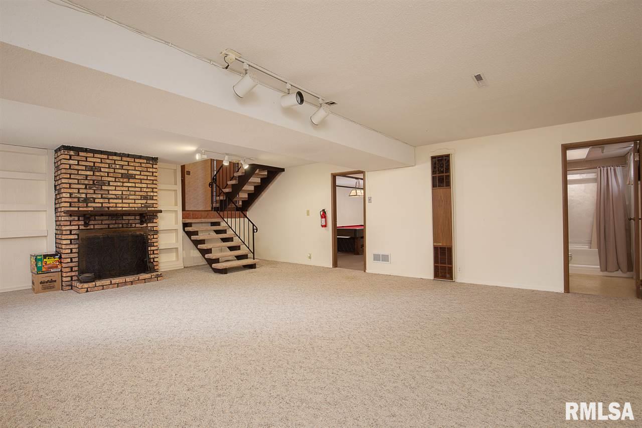 5523 Oakbrook Road Davenport, IA 52806 - Photo 10 of 14 Gallery Image 10