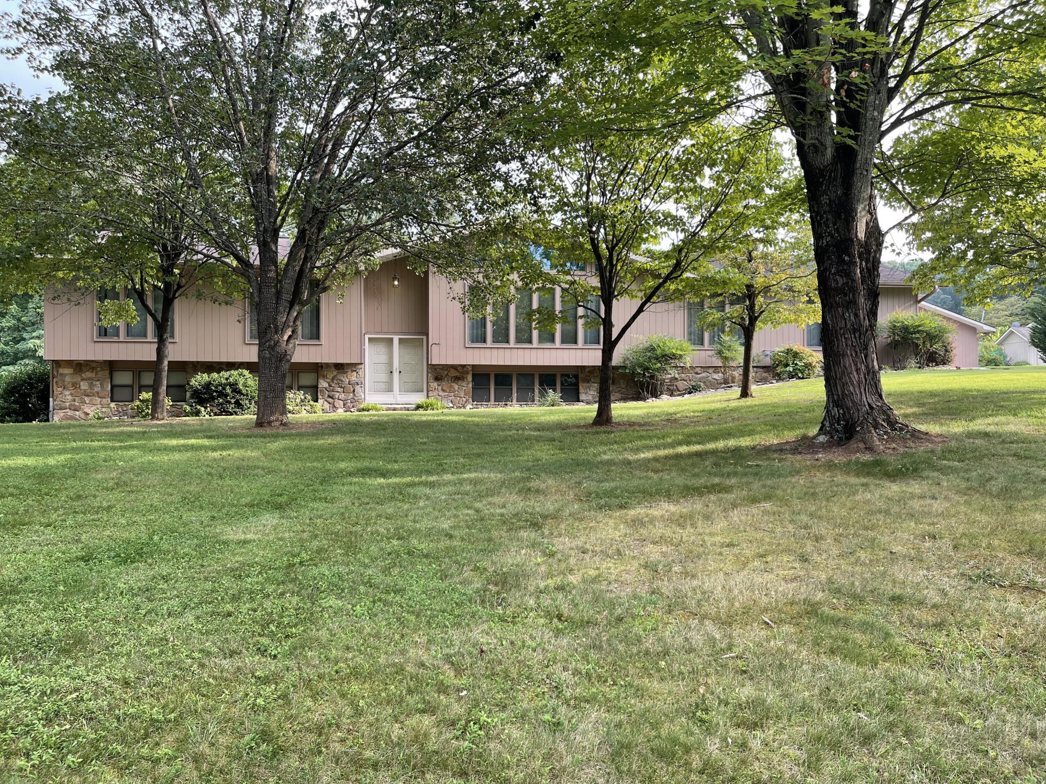 1616 Golf Course Road Newport, TN 37821 - Photo 1 of 38 a view of a house with a yard
