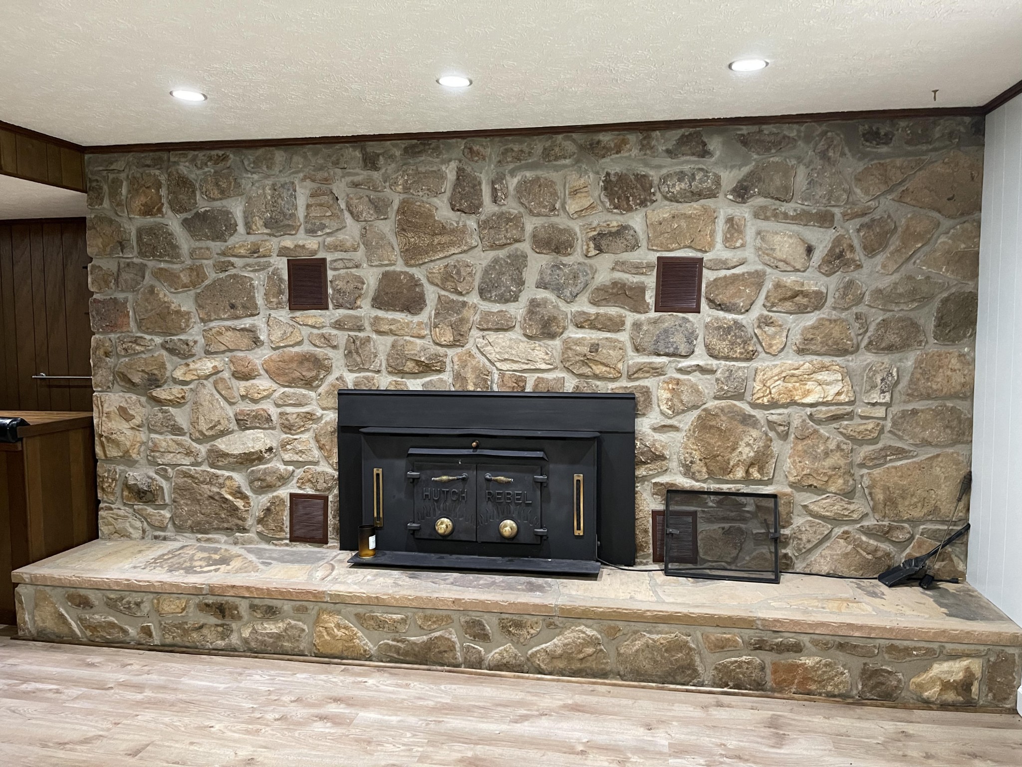 1616 Golf Course Road Newport, TN 37821 - Photo 23 of 38 a living room with a fireplace