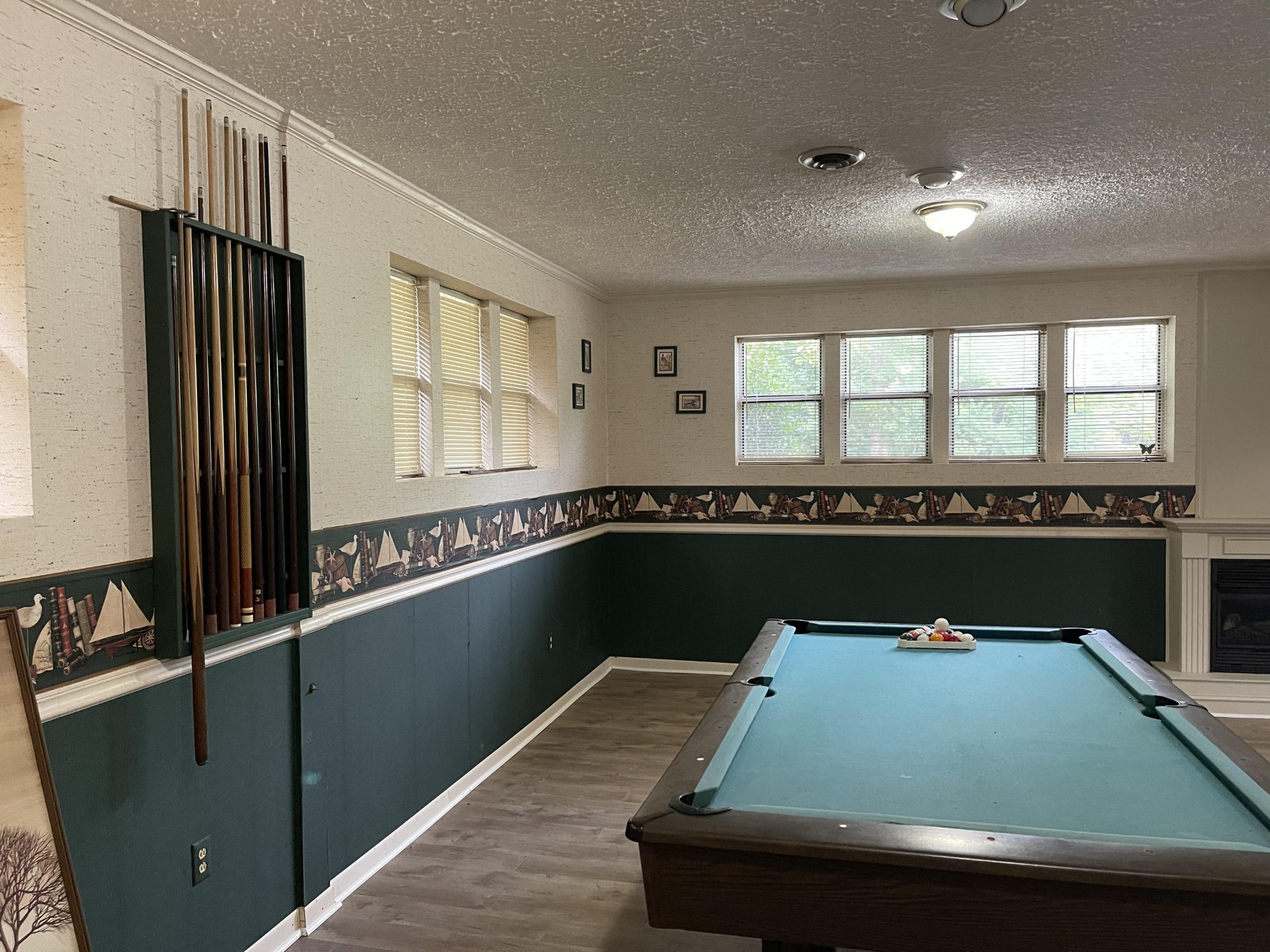 1616 Golf Course Road Newport, TN 37821 - Photo 24 of 38 a room with furniture and window