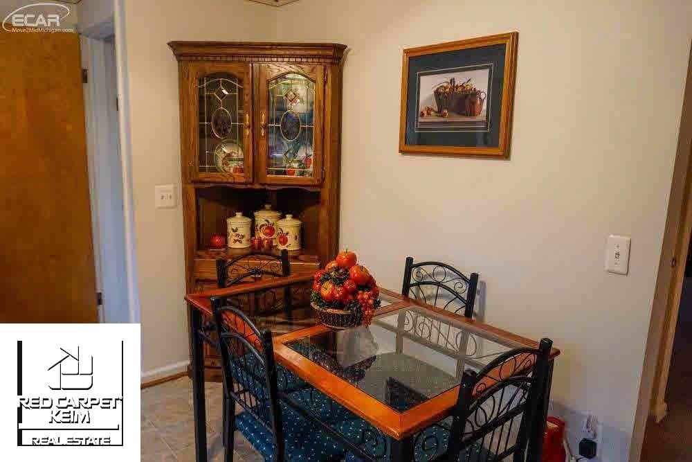 1257 South Genesee Road Burton, MI 48509 - Photo 5 of 14 21253202-4.JPG