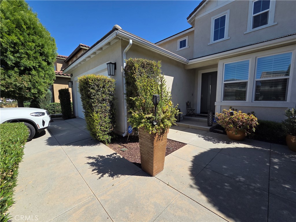 30835 Nature Road Murrieta, CA 92563 - Photo 3 of 38