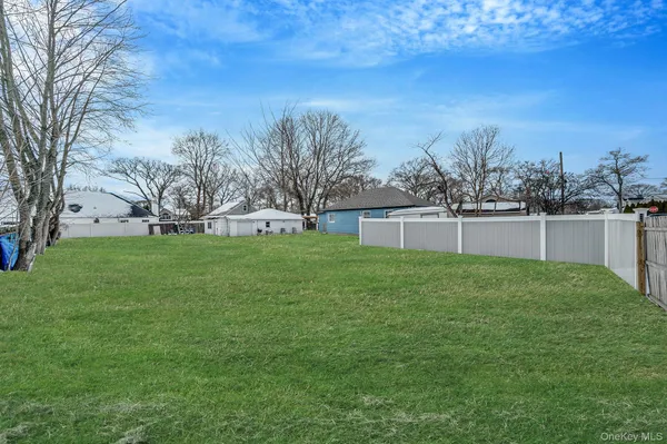 a view of a backyard with green space