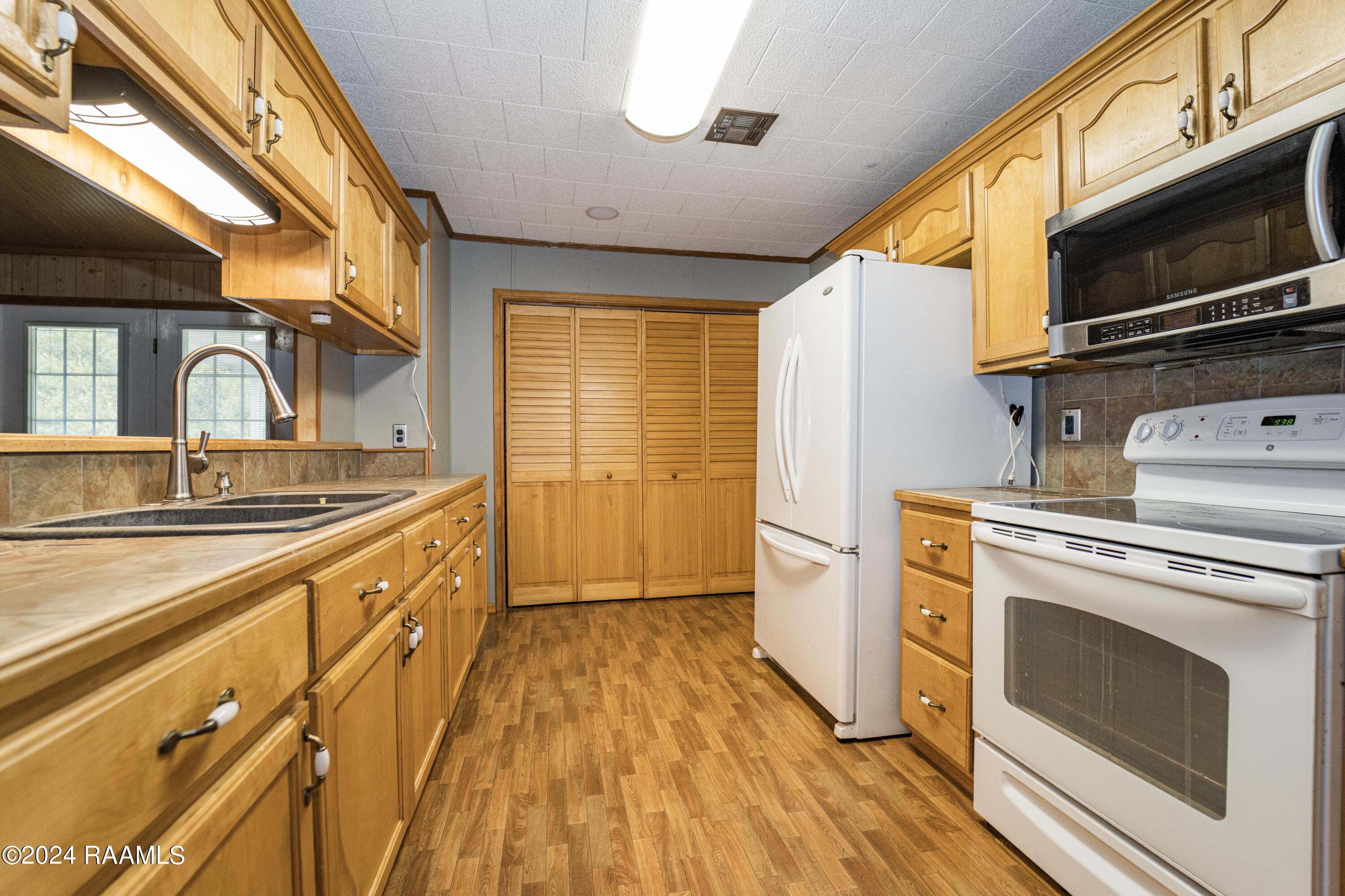 916 Sharon Drive Youngsville, LA 70592 - Photo 11 of 37 Kitchen2