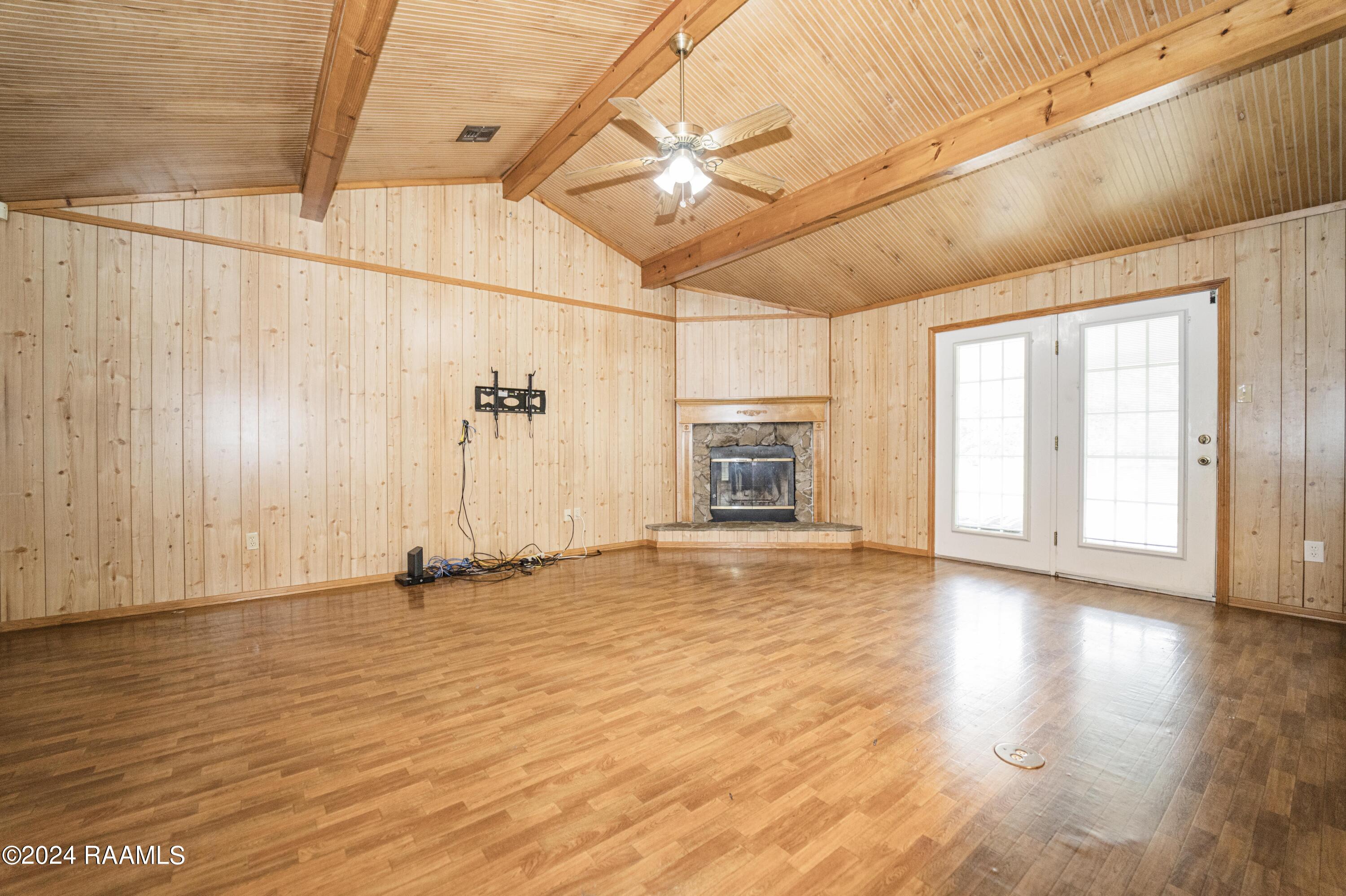 916 Sharon Drive Youngsville, LA 70592 - Photo 9 of 37 Living3