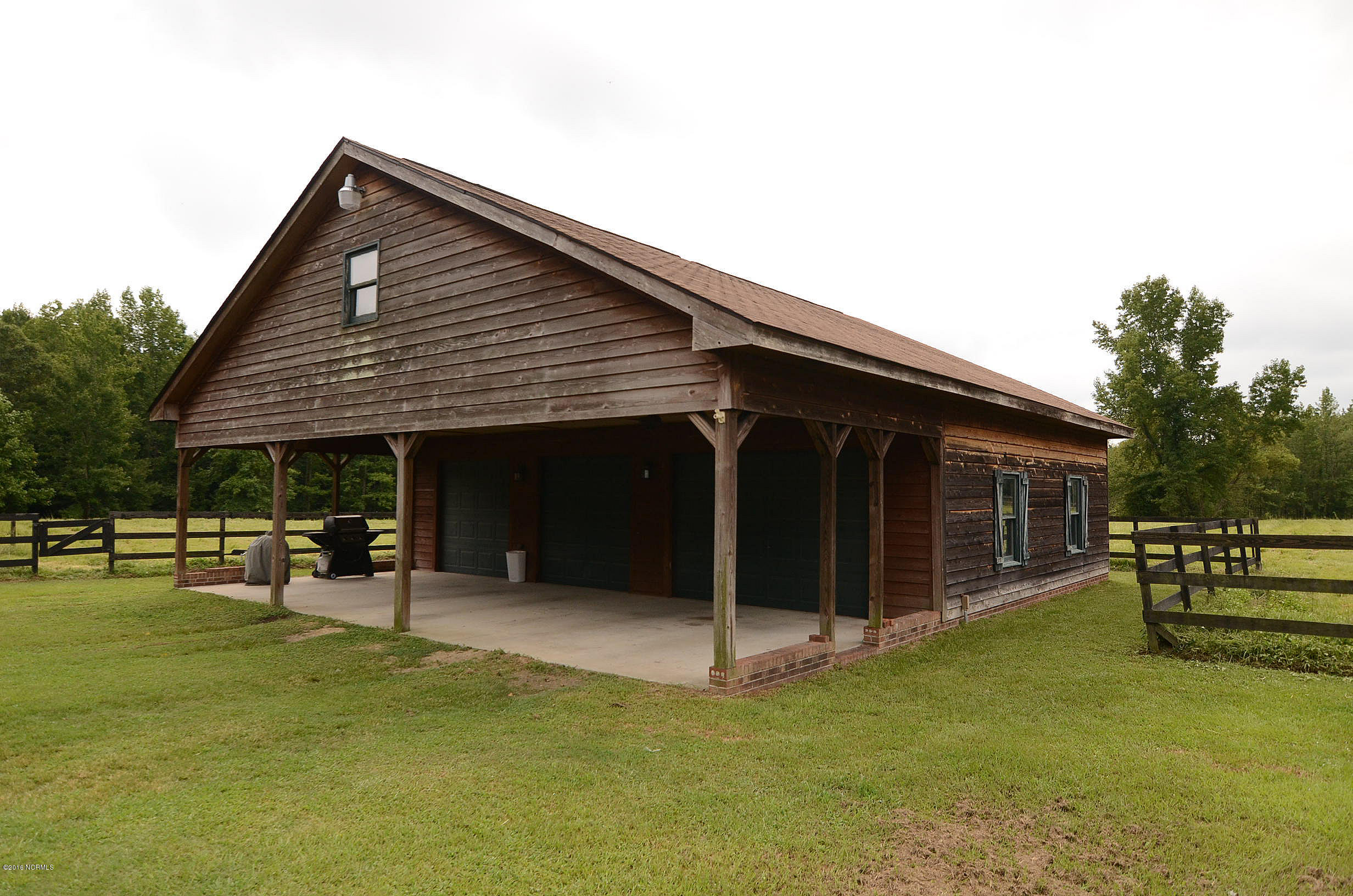 5759 Glory Road Wilson, NC 27893 - Photo 13 of 16 Triple Car Garage
