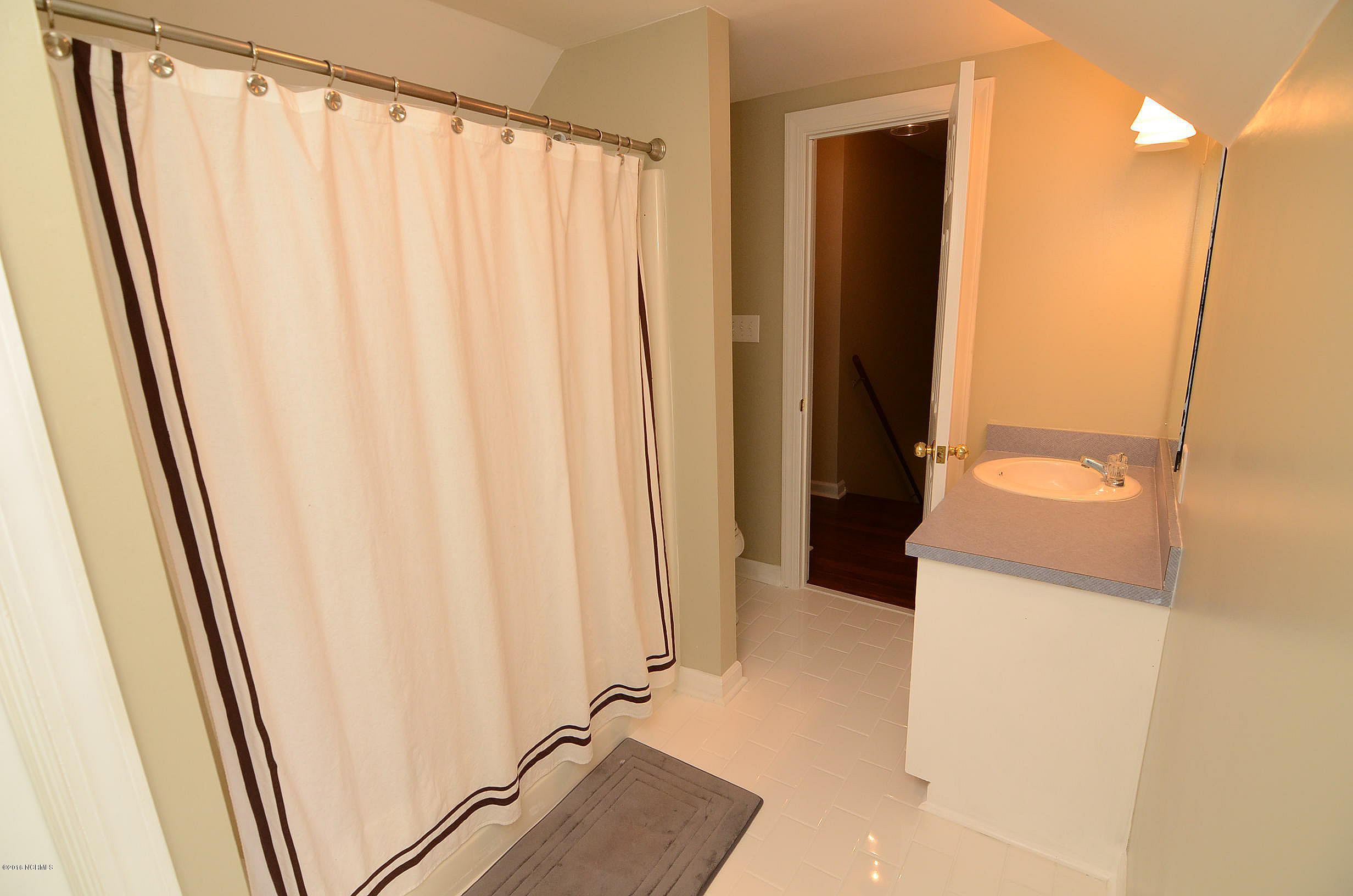 5759 Glory Road Wilson, NC 27893 - Photo 10 of 16 Hall Bath