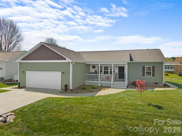 $430,000 | 432 Sassafras Drive, Hendersonville, NC 28739