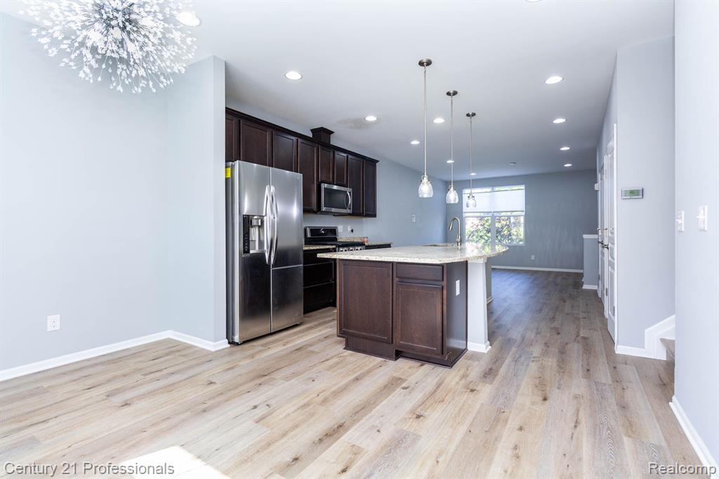 951 Barclay Circle, Unit 48 Rochester Hills, MI 48307 - Photo 8 of 31