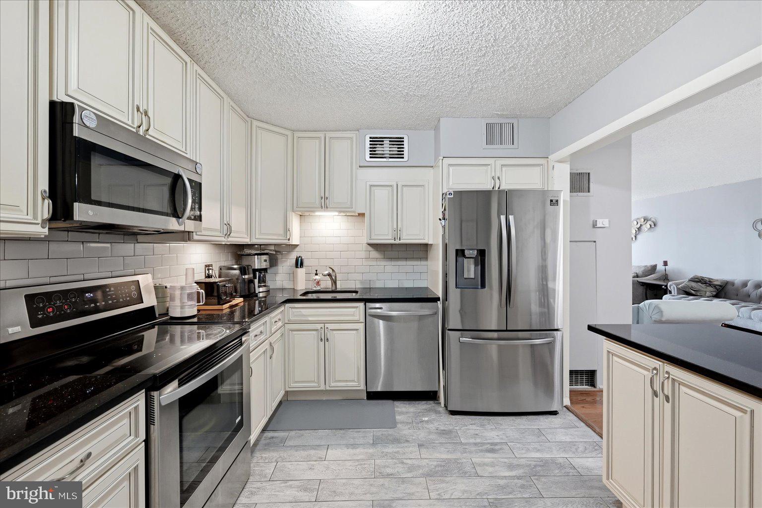 1800 Old Meadow Road, Unit 1204 McLean, VA 22102 - Photo 8 of 20