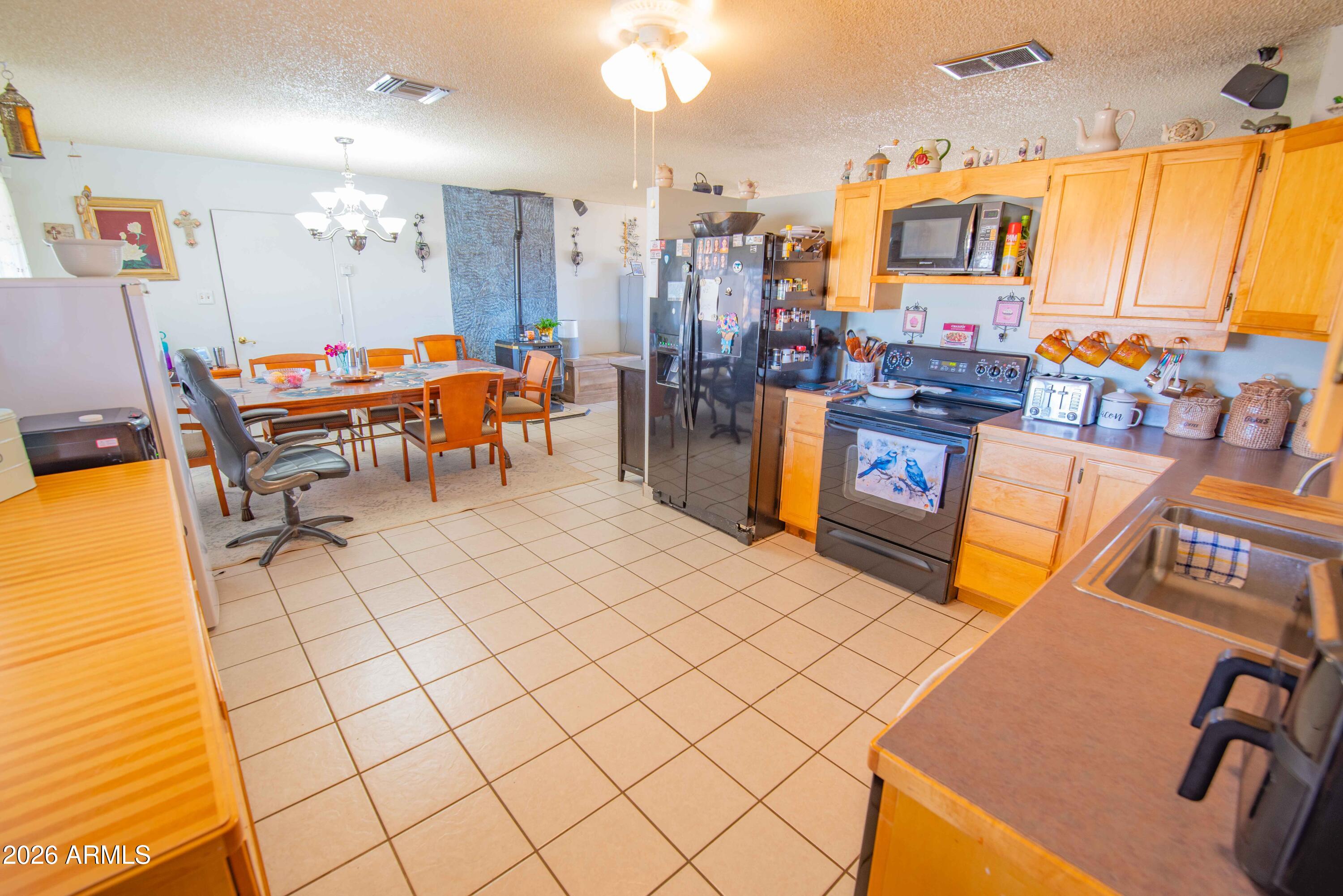 425 Cedar Street Page, AZ 86040 - Photo 6 of 25 425 Cedar St-0243