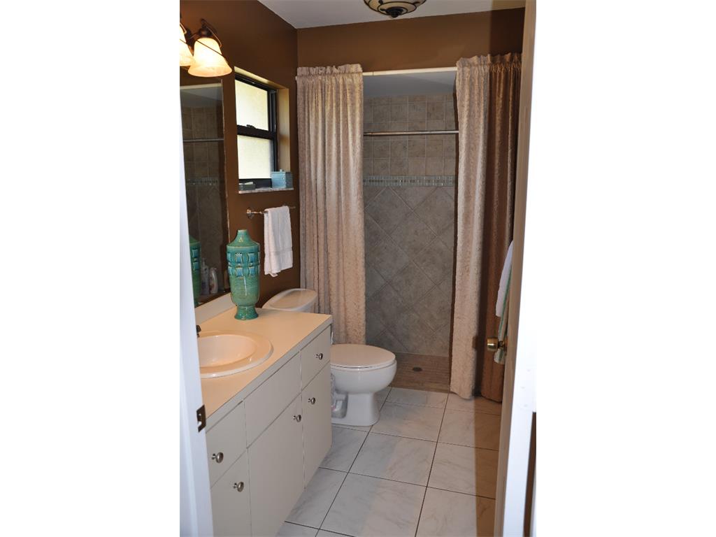 985 Riviera Avenue Sebastian, FL 32958 - Photo 11 of 18 Gallery Image 11