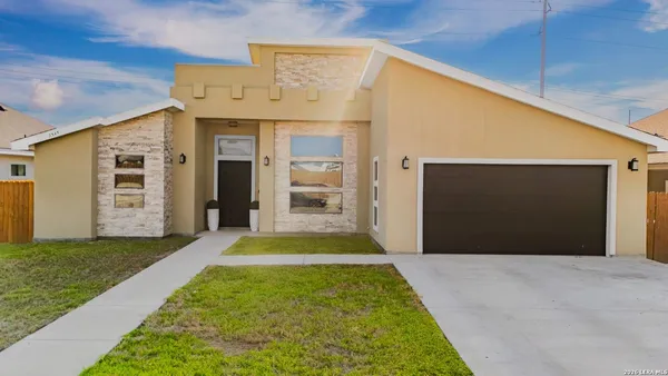 $365,000 | 2345 Villa Romel Boulevard, Eagle Pass, TX 78852